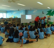 ENCONTRO DOS AUTORES DO LIVRO BULLYING COM ALUNOS DO COLÉGIO MARISTA.
