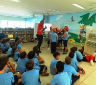 ENCONTRO DOS AUTORES DO LIVRO BULLYING COM ALUNOS DO COLÉGIO MARISTA.