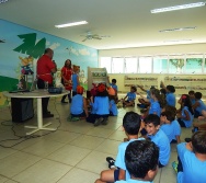 ENCONTRO DOS AUTORES DO LIVRO BULLYING COM ALUNOS DO COLÉGIO MARISTA.