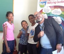 CASOS DE ESCOLA - CUIDA DE MIM - ENFRENTAMENTO AO BULLYING ESCOLAR - UMEF DARCY RIBEIRO