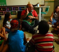 SENSIBILIZAÇÃO COM CRIANÇAS DE 3,4 E 5 ANOS APLICAÇÃO DO PROJETO COLORIR