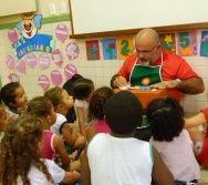 SENSIBILIZAÇÃO COM CRIANÇAS DE 3,4 E 5 ANOS APLICAÇÃO DO PROJETO COLORIR