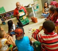 SENSIBILIZAÇÃO COM CRIANÇAS DE 3,4 E 5 ANOS APLICAÇÃO DO PROJETO COLORIR