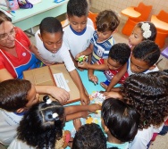 SENSIBILIZAÇÃO COM CRIANÇAS DE 3,4 E 5 ANOS APLICAÇÃO DO PROJETO COLORIR