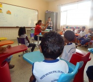 SENSIBILIZAÇÃO COM CRIANÇAS DE 3,4 E 5 ANOS APLICAÇÃO DO PROJETO COLORIR