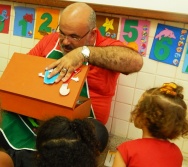 SENSIBILIZAÇÃO COM CRIANÇAS DE 3,4 E 5 ANOS APLICAÇÃO DO PROJETO COLORIR