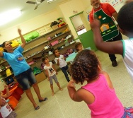 SENSIBILIZAÇÃO COM CRIANÇAS DE 3,4 E 5 ANOS APLICAÇÃO DO PROJETO COLORIR