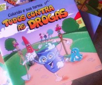 ENTREGA DOS LIVROS A TURMA DO COLORIDO EM: TODOS CONTRA AS DROGAS!