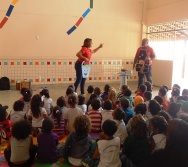 CONTANDO HISTÓRIAS NO CMEI MARIA AMÉLIA - PRAIA DE CARAPEBUS - SERRA.