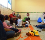 PROJETO COLORIR NO CMEI DE PRAIA DE CARAPEBUS - SERRA