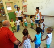 PROJETO COLORIR NO CMEI DE PRAIA DE CARAPEBUS - SERRA