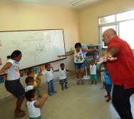 PROJETO COLORIR NO CMEI DE PRAIA DE CARAPEBUS - SERRA