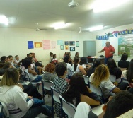PALESTRA VIOLÊNCIA E JUVENTUDE - EEEF ZUMBI DOS PALMARES