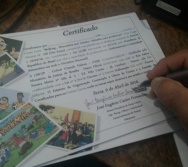 EQUIPE COLORIR PREPARANDO MATERIAL PARA O CURSO BULLYING BRINCADEIRA EM LIMITE