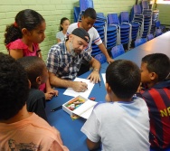 DESENHISTA ZOTA COM A TURMA DO NTV - PREMIAÇÃO DE ALUNOS - DESENHO DO MUSEU - EEEFM JONES JOSÉ
