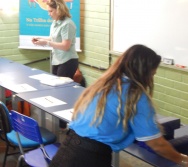 DESENHISTA ZOTA COM A TURMA DO NTV - PREMIAÇÃO DE ALUNOS - DESENHO DO MUSEU - EEEFM JONES JOSÉ