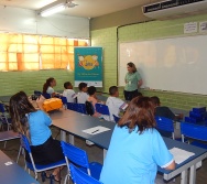 DESENHISTA ZOTA COM A TURMA DO NTV - PREMIAÇÃO DE ALUNOS - DESENHO DO MUSEU - EEEFM JONES JOSÉ