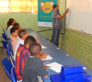 DESENHISTA ZOTA COM A TURMA DO NTV - PREMIAÇÃO DE ALUNOS - DESENHO DO MUSEU - EEEFM JONES JOSÉ