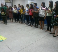 OFICINA : CANTAR , COLORI E CONTAR - BRINCANDO COM AS HISTÓRIAS - REDE DOCTUM - CURSO DE PEDAG