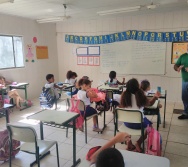 PROJETO CUIDA DE MIM - ENFRENTAMENTO AO BULLYING - SENSIBILIZAÇÃO DE ALUNOS 1º ENCONTRO