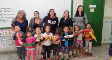 COLORIR SUSTENTÁVEL: HOJE É DIA DE ALIMENTAR AS MINHOCAS E BRINCAR!