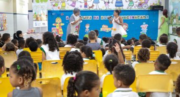 MAIS DE 400 CRIANÇAS FORAM CONTEMPLADAS COM LIVROS DOS CLÁSSICOS DA LITERATURA